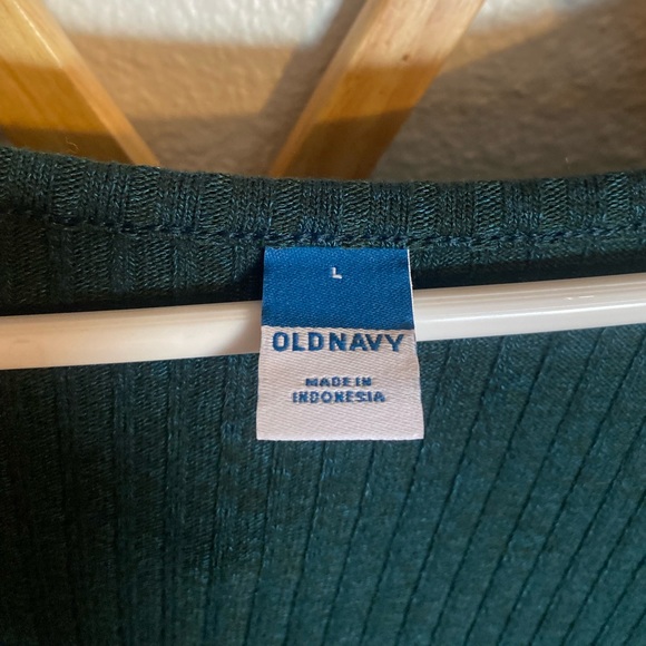 L rib-knit sweater dress. Form fitting - Picture 3 of 4